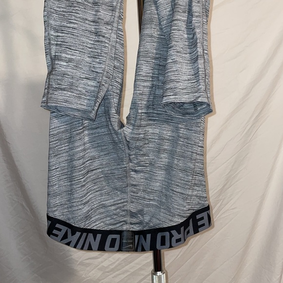 Nike - Picture 4 of 6